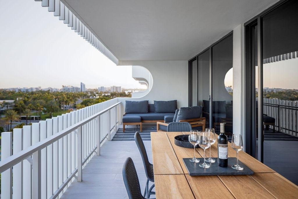 Residence 605 · Full Remodel