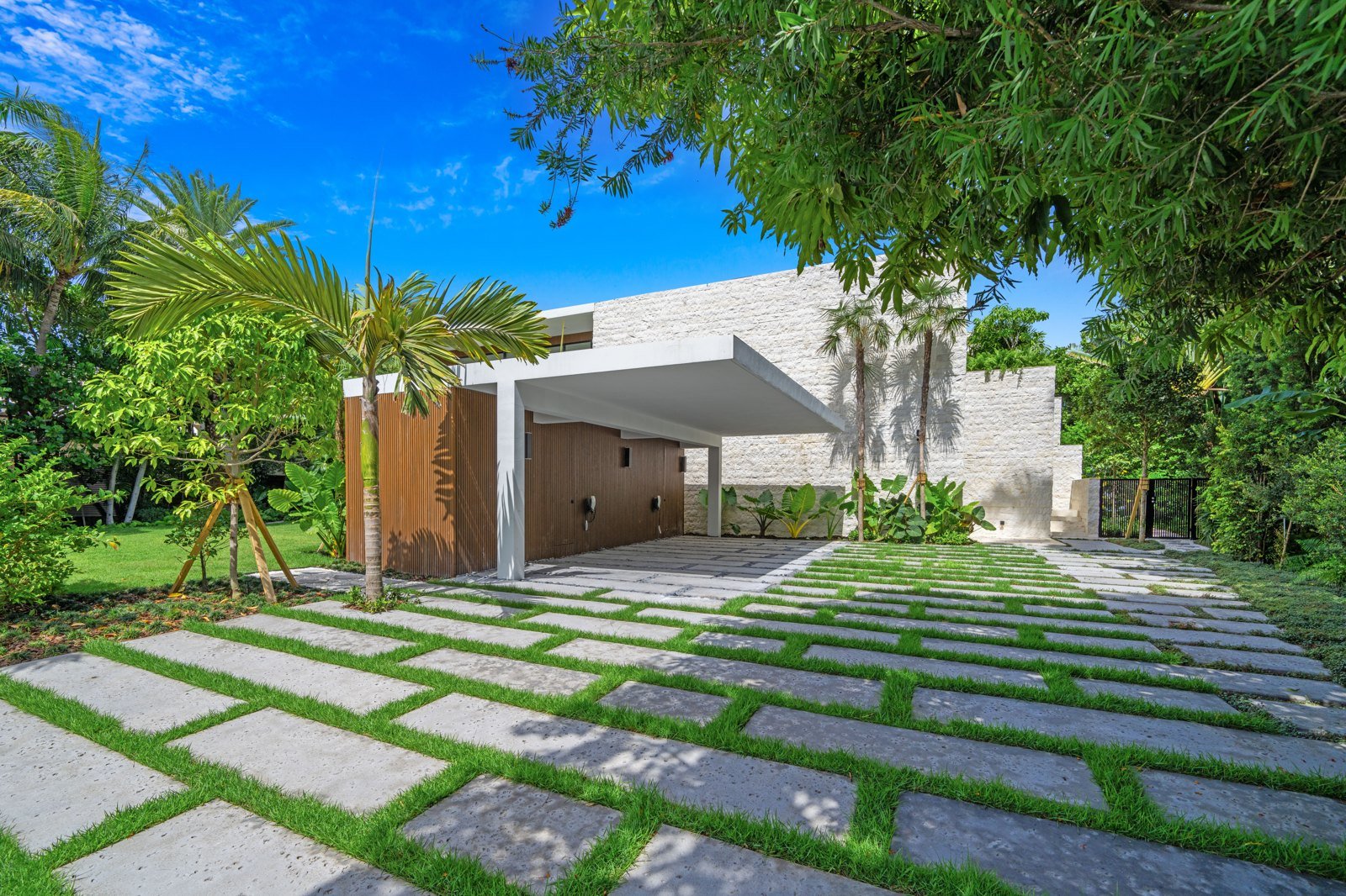 Luxury Miami home built by BRAVA Construction